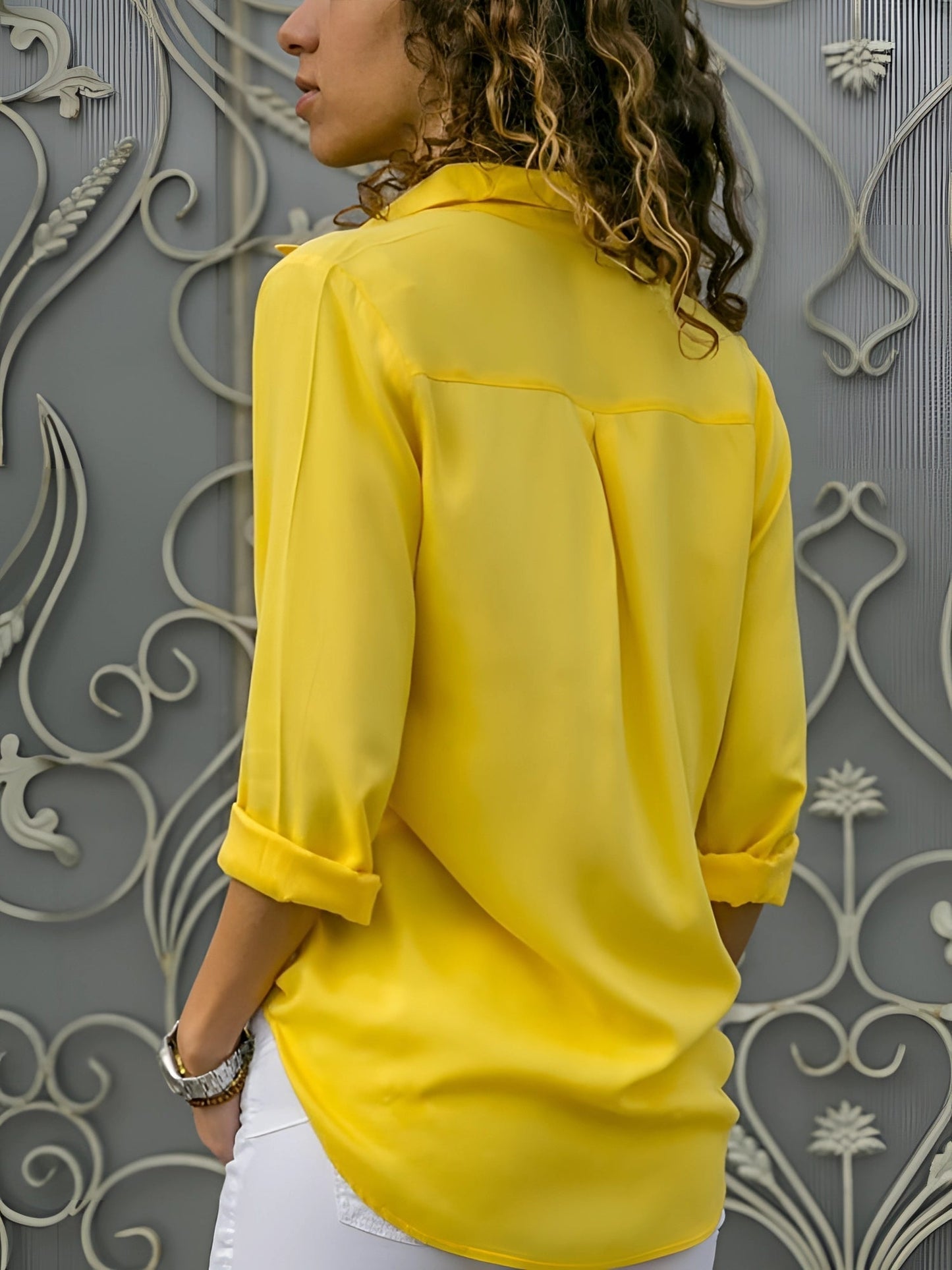 Aiah – Fließende Bluse mit V-Ausschnitt