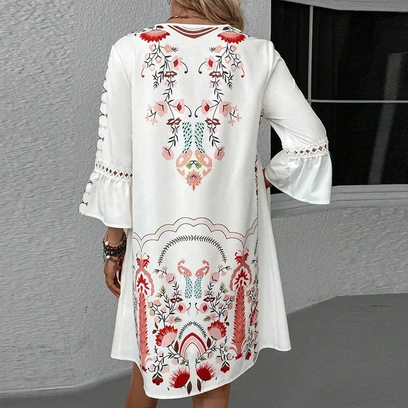 Iris – Handbesticktes Kleid mit V-Ausschnitt